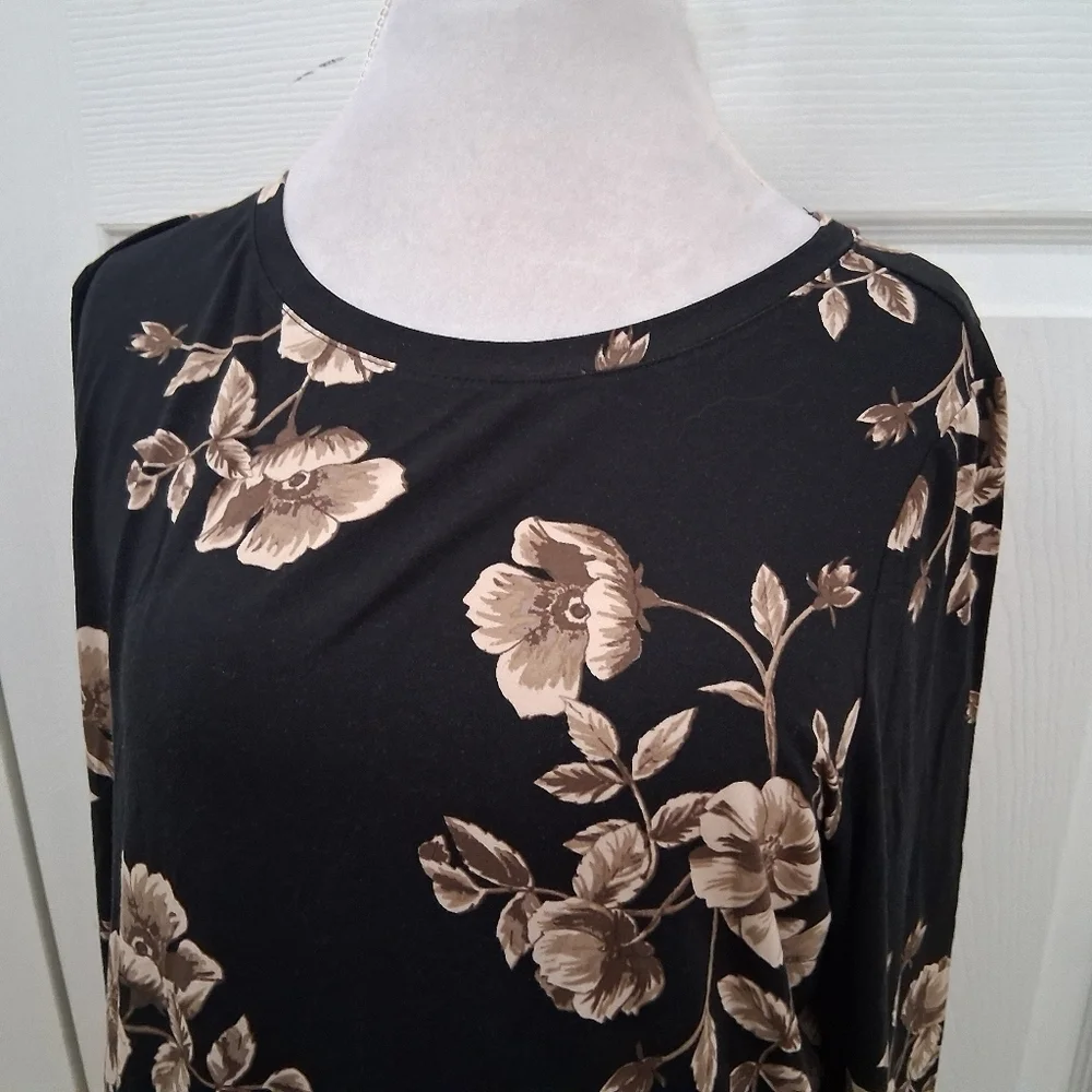 Colleen Lopez Black Floral Top Size 1X